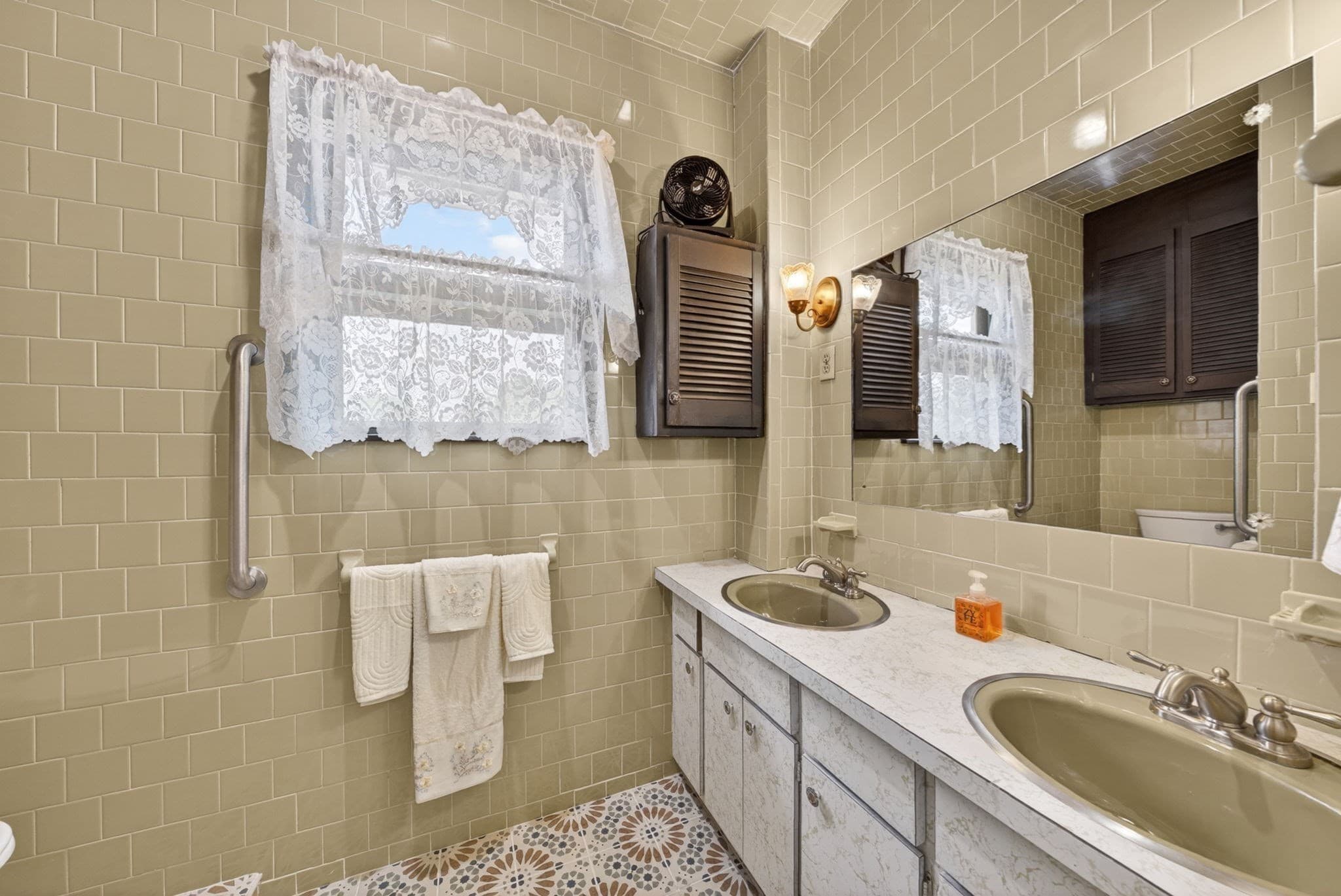 Single Family Residence at 289 W. Britannia St, Taunton MA 02780, photo 29 of 40