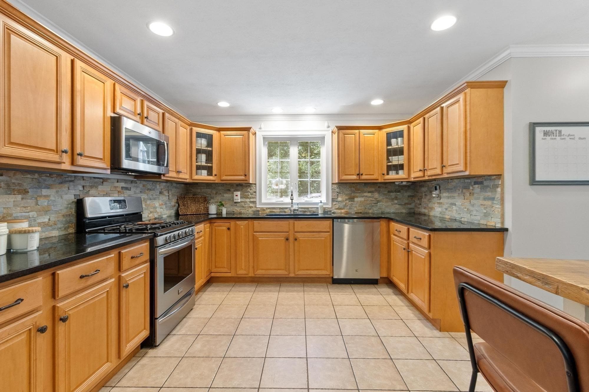 Single Family Residence at 682 Ashburnham Hill Rd, Fitchburg MA 01420, photo 7 of 42