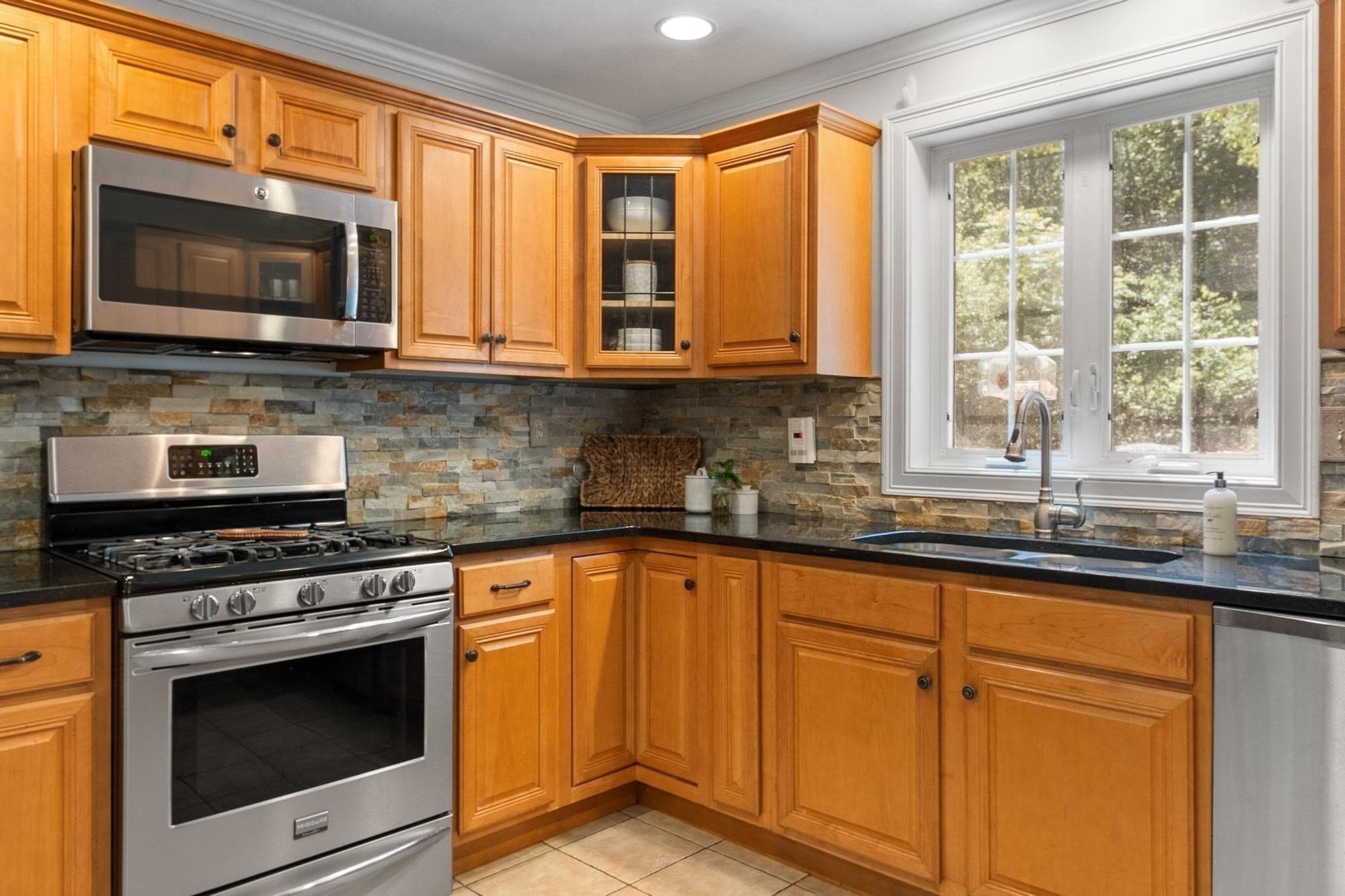 Single Family Residence at 682 Ashburnham Hill Rd, Fitchburg MA 01420, photo 9 of 42