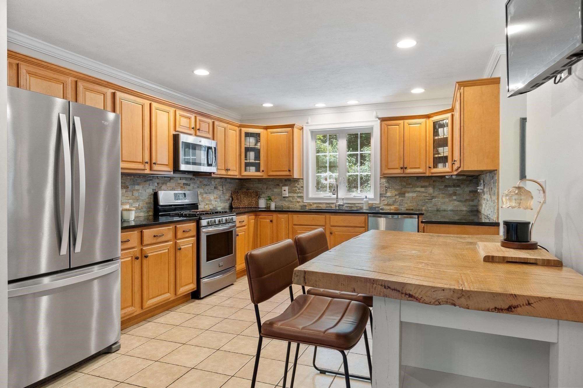 Single Family Residence at 682 Ashburnham Hill Rd, Fitchburg MA 01420, photo 8 of 42