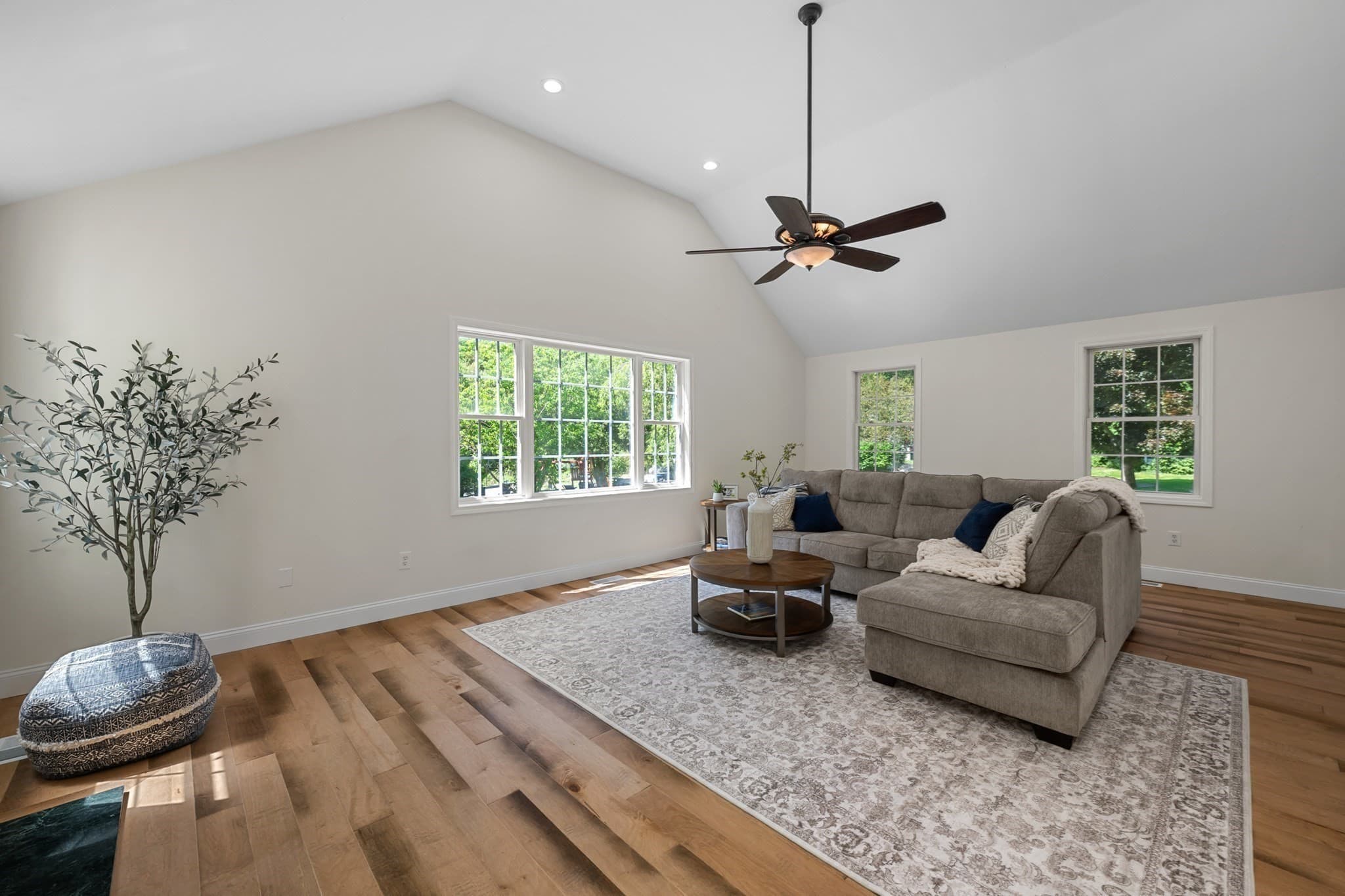 128 Memorial Dr, Shrewsbury MA 01545