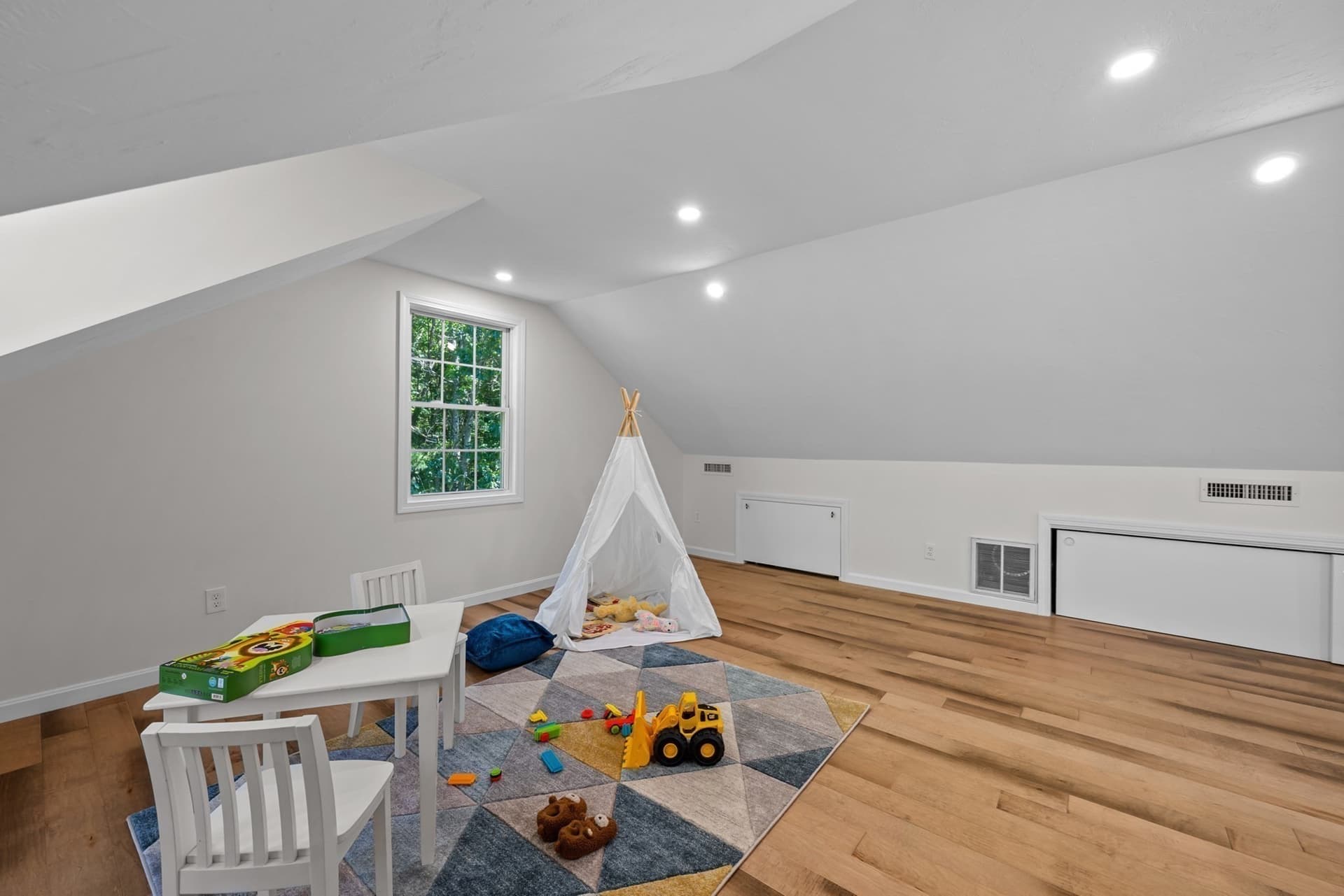 Single Family Residence at 128 Memorial Dr, Shrewsbury MA 01545, photo 25 of 42