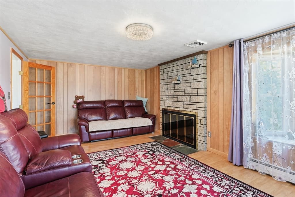 140 Ruskin St, Chicopee MA 01020 photo 12