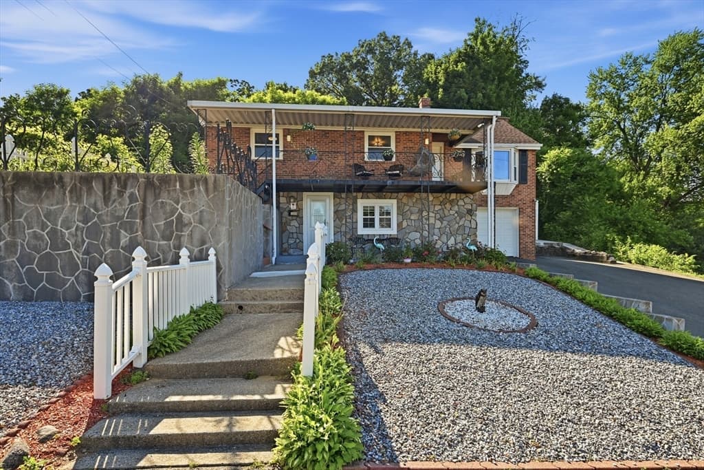 140 Ruskin St, Chicopee MA 01020 photo 3