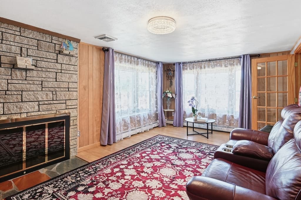 140 Ruskin St, Chicopee MA 01020 photo 9