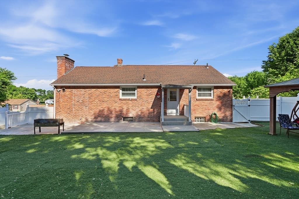 140 Ruskin St, Chicopee MA 01020 photo 35