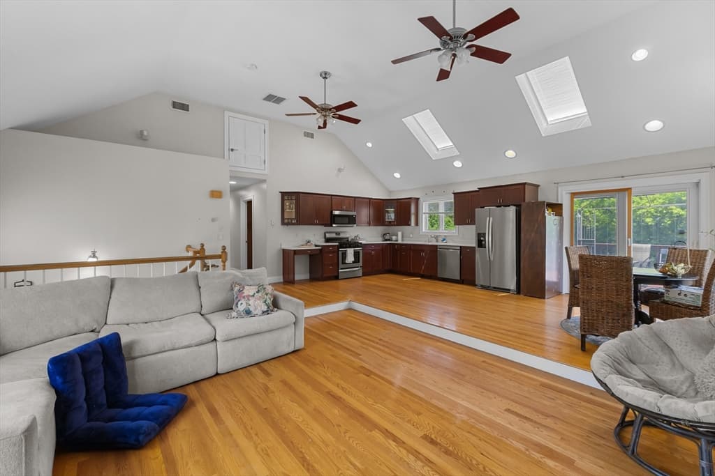 Single Family Residence at 781 Grafton St, Shrewsbury MA 01545, photo 6 of 39