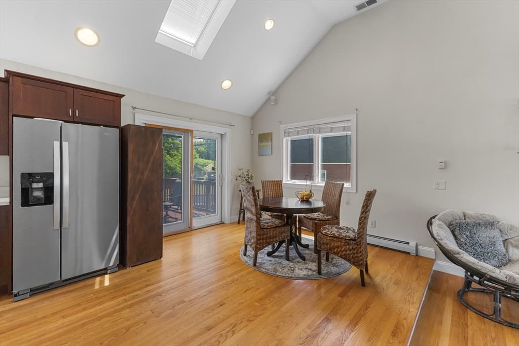 Single Family Residence at 781 Grafton St, Shrewsbury MA 01545, photo 9 of 39
