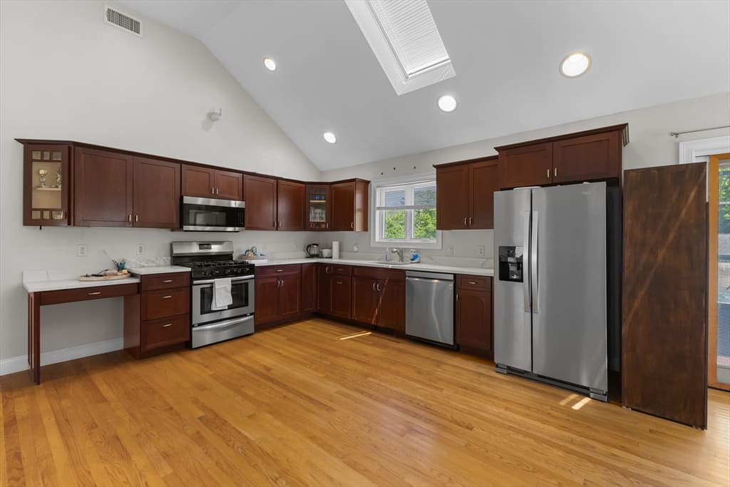 Single Family Residence at 781 Grafton St, Shrewsbury MA 01545, photo 10 of 39