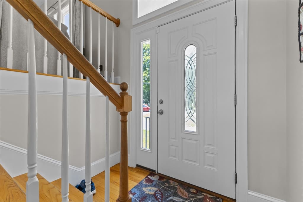 Single Family Residence at 781 Grafton St, Shrewsbury MA 01545, photo 4 of 39