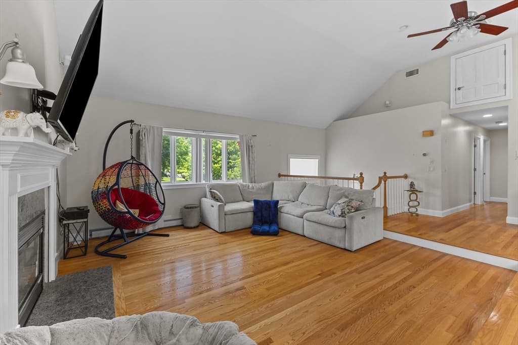 Single Family Residence at 781 Grafton St, Shrewsbury MA 01545, photo 8 of 39