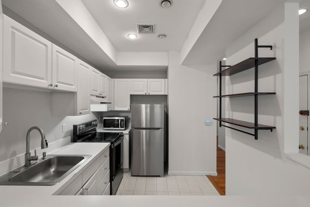 Condominium at 333 Beacon St # 3, Boston MA 02116, photo 9 of 26