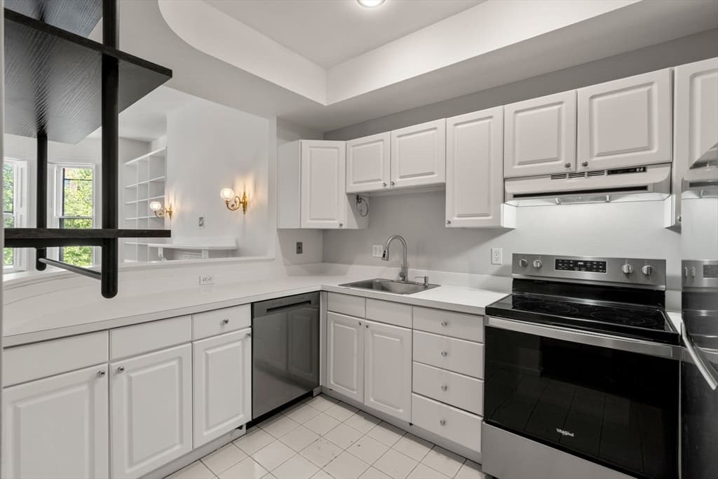 Condominium at 333 Beacon St # 3, Boston MA 02116, photo 10 of 26