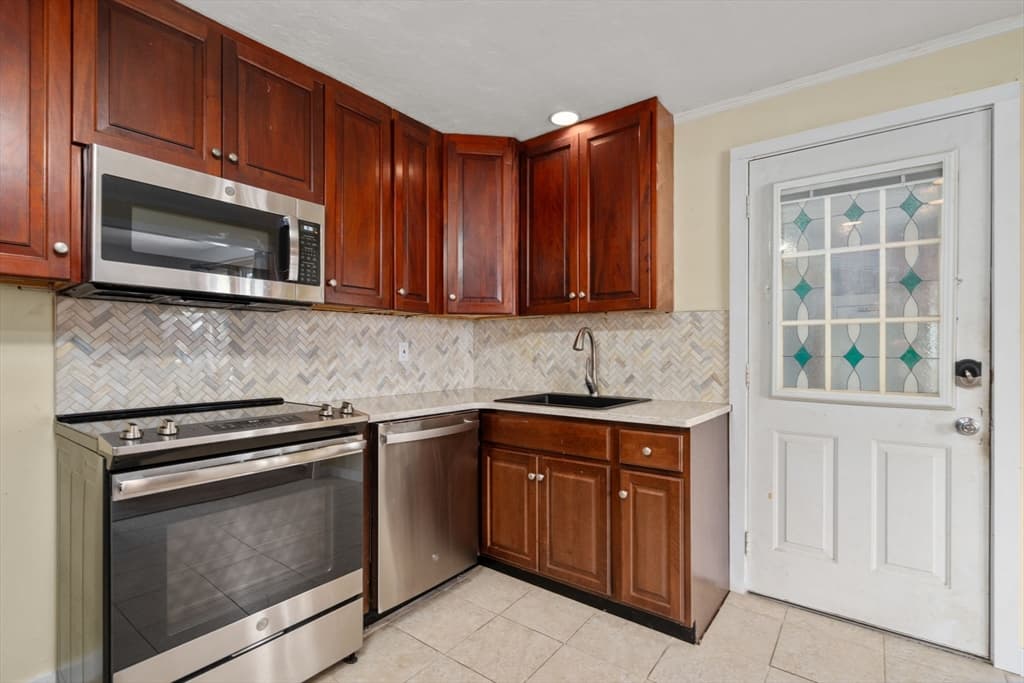 9 Providence Rd, Sutton MA 01590 photo 14