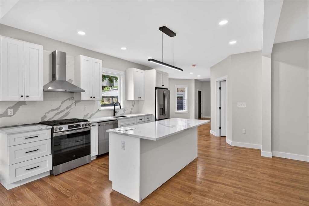 Condominium at 21 Hutchinson # 1, Winthrop MA 02152, Winthrop, photo 5 of 16