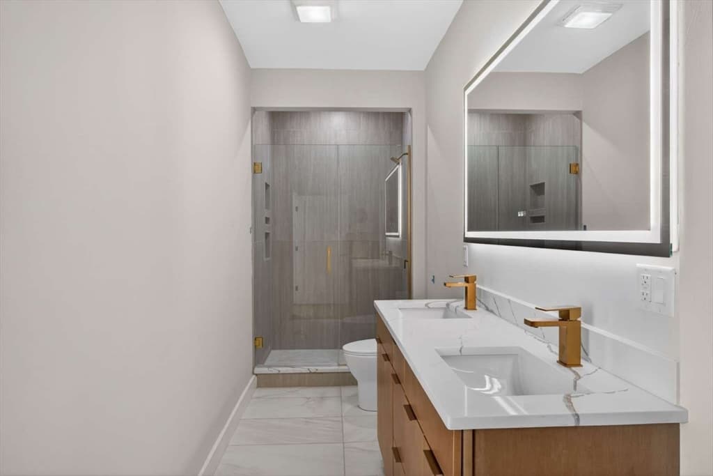 Condominium at 21 Hutchinson # 1, Winthrop MA 02152, Winthrop, photo 11 of 16