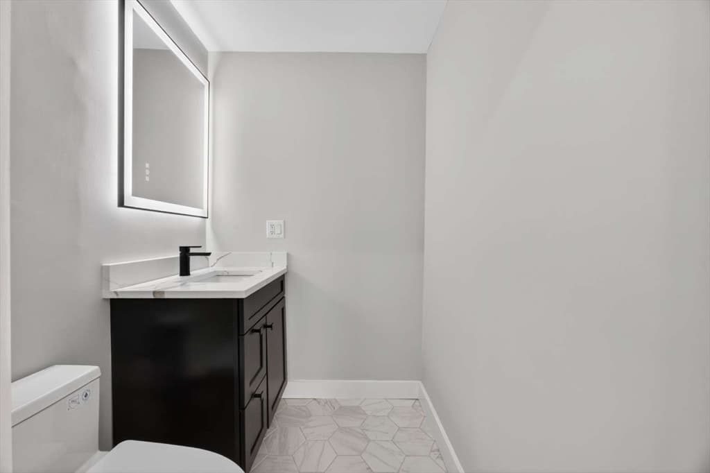 Condominium at 21 Hutchinson # 1, Winthrop MA 02152, Winthrop, photo 8 of 16