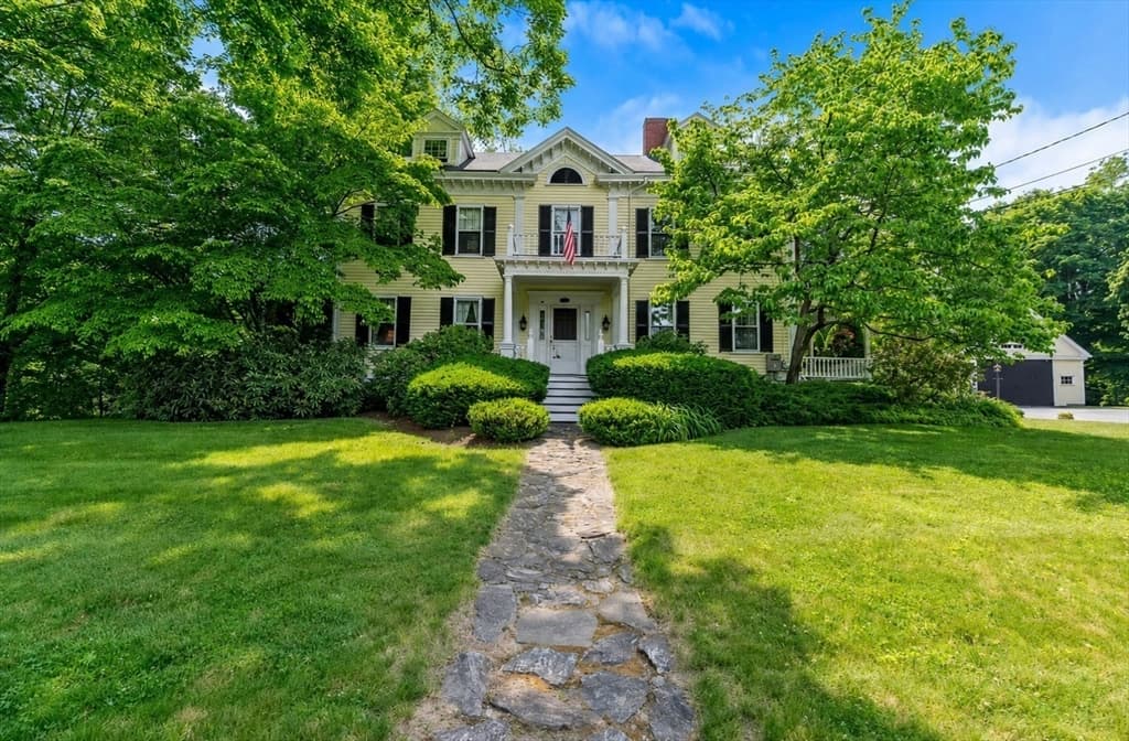 11 Concord Road, Wayland MA 01778