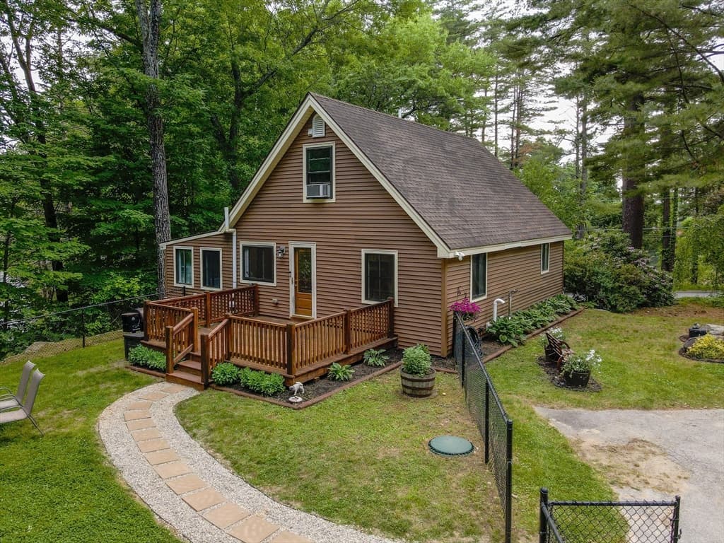 32 Honor Roll Rd, Pelham NH 03076