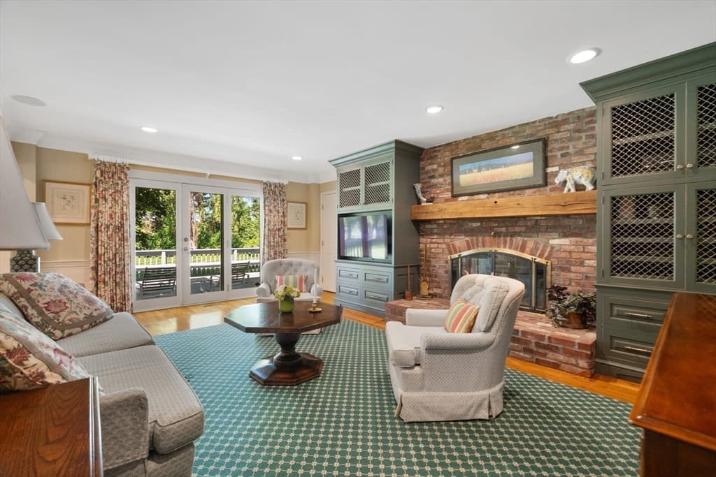 Single Family Residence at 125 Oxbow Road, Needham MA 02492, photo 11 of 38