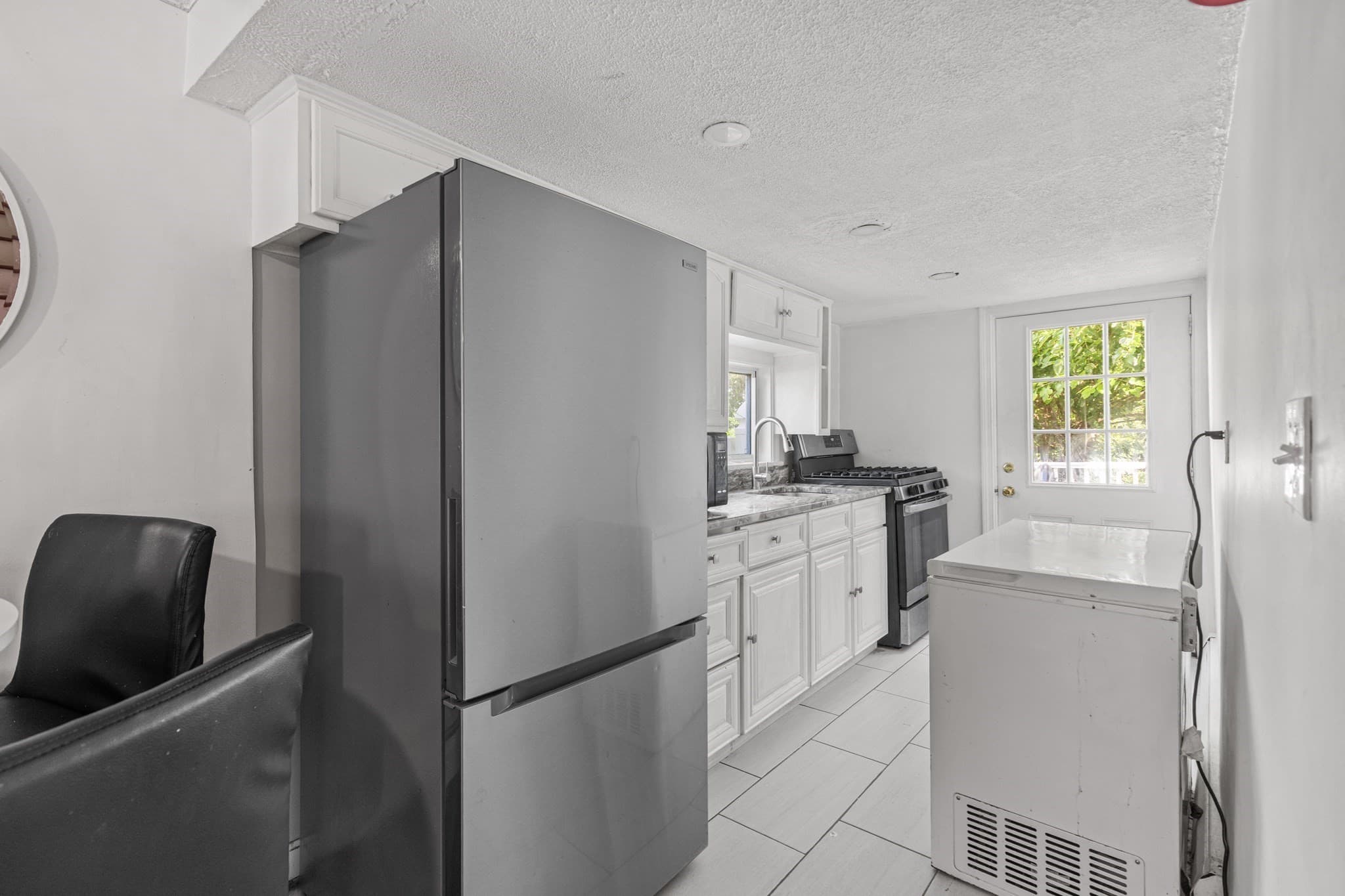 Single Family Residence at 452 Tecumseh St, Fall River MA 02721, photo 9 of 28