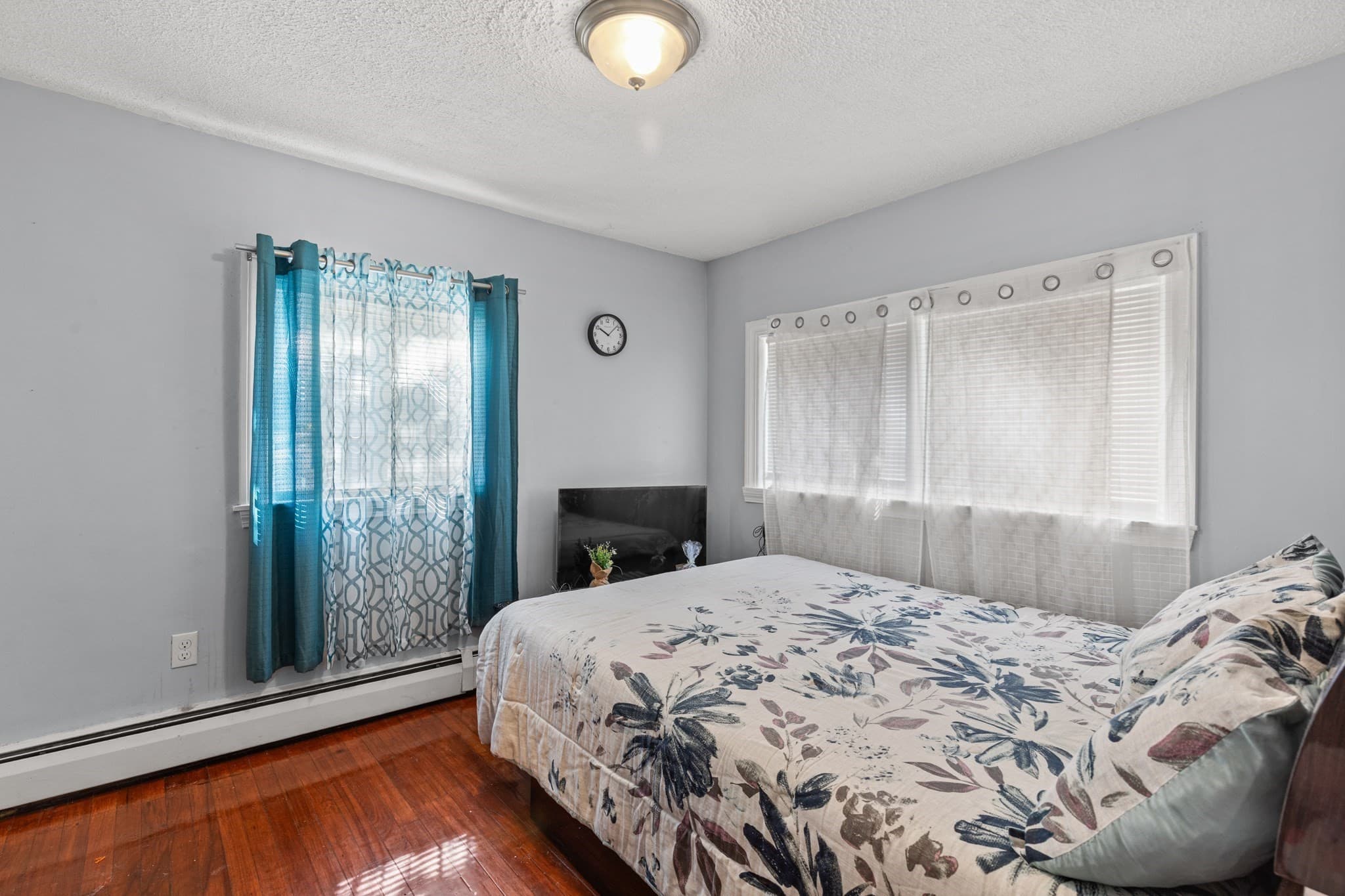 Single Family Residence at 452 Tecumseh St, Fall River MA 02721, photo 14 of 28