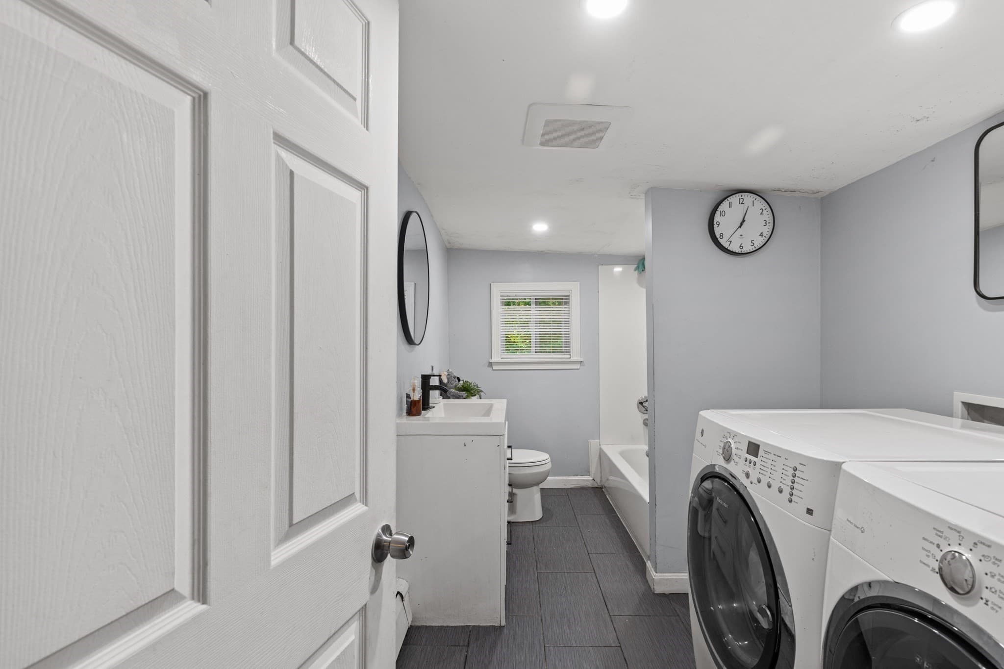 Single Family Residence at 452 Tecumseh St, Fall River MA 02721, photo 11 of 28