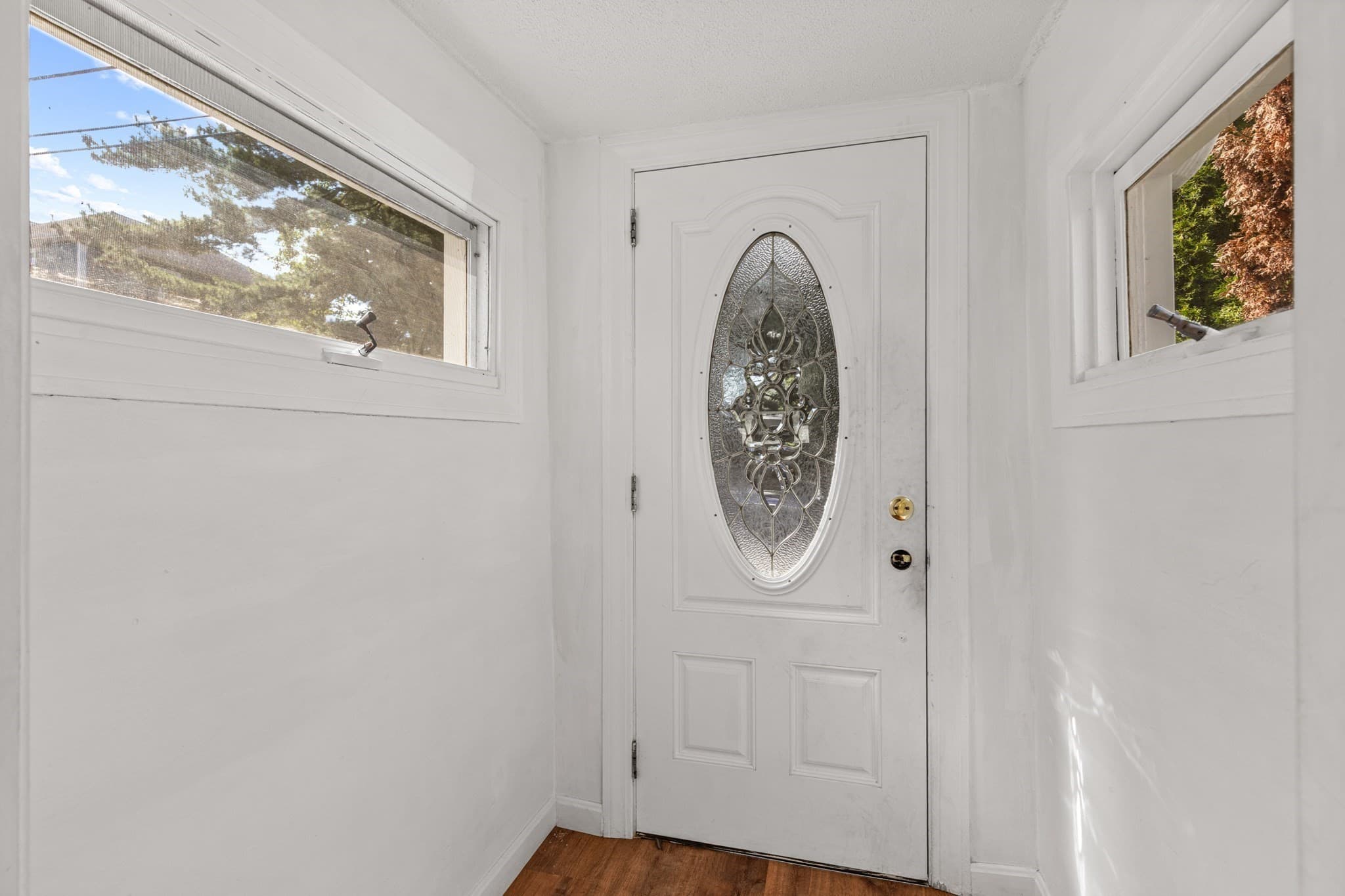Single Family Residence at 452 Tecumseh St, Fall River MA 02721, photo 4 of 28