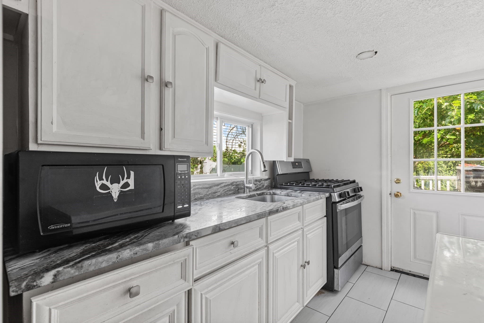 Single Family Residence at 452 Tecumseh St, Fall River MA 02721, photo 8 of 28