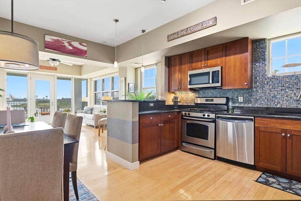Condominium at 550 Pleasant Street # 411, Winthrop MA 02152, Winthrop, photo 14 of 27
