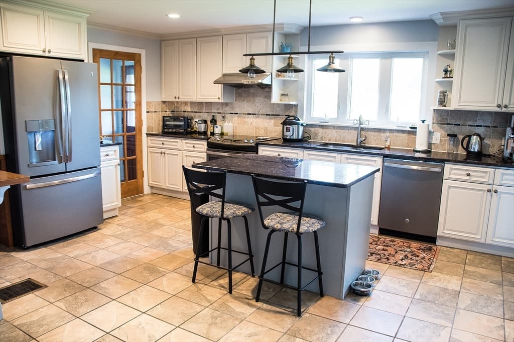 659 Liberty St, Rockland MA 02370 photo 2