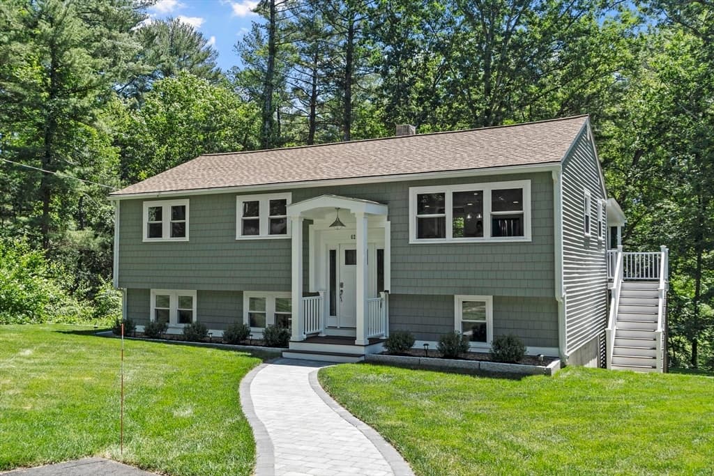 62 Queensland Rd, Billerica MA 01862
