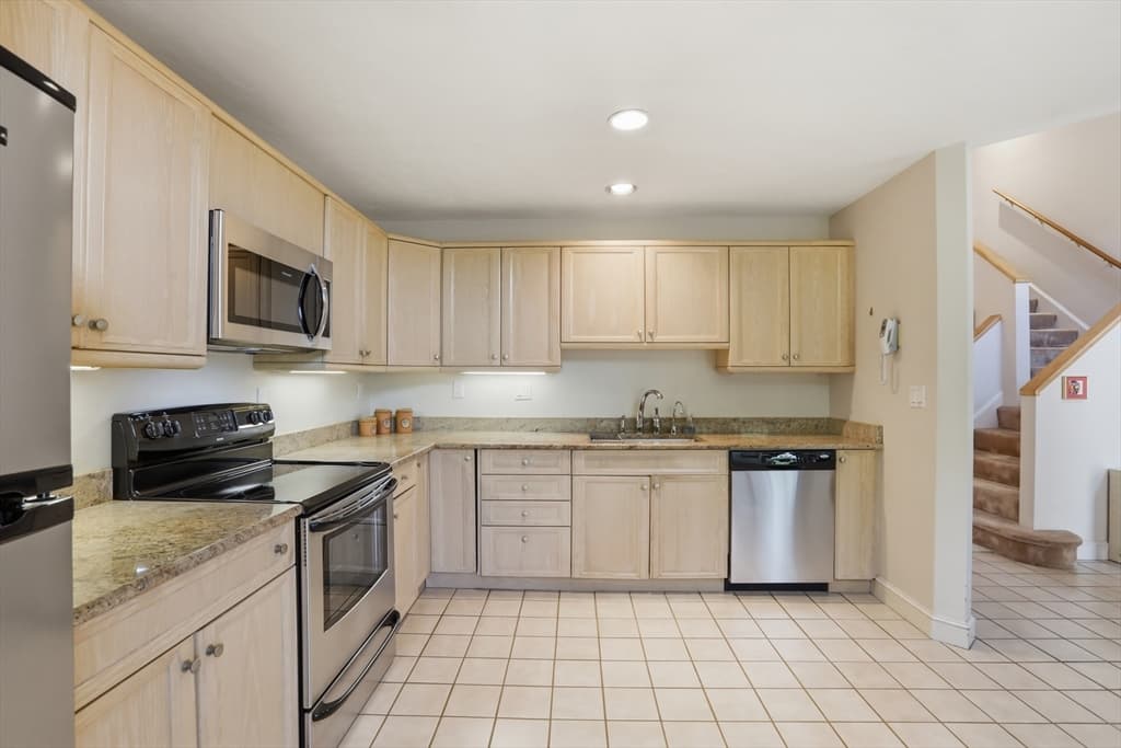 Condominium at 7 Wainwright Road # 47, Winchester MA 01890, photo 7 of 32