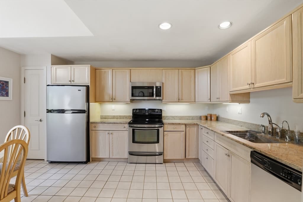 Condominium at 7 Wainwright Road # 47, Winchester MA 01890, photo 5 of 32