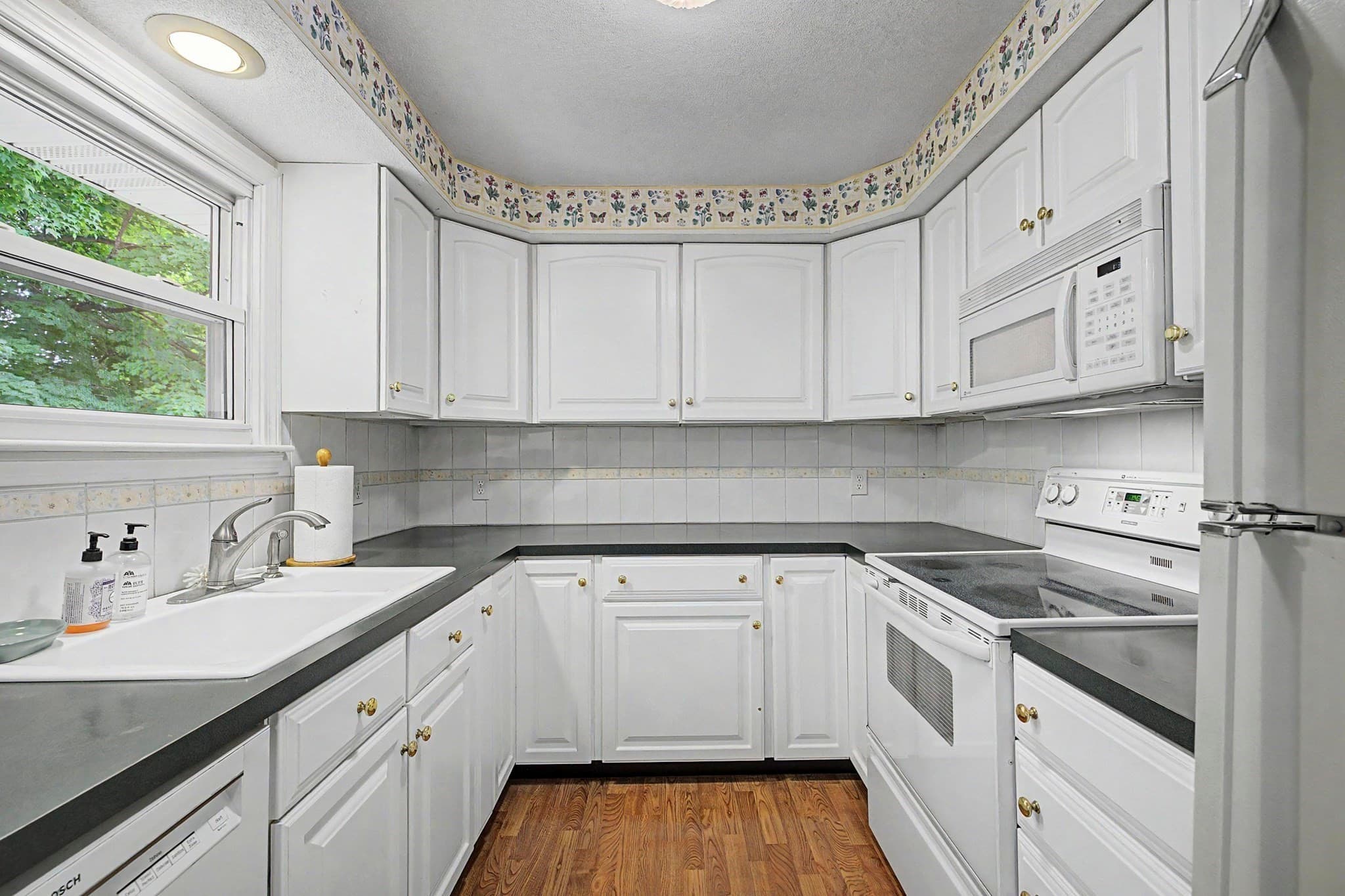 Single Family Residence at 54 Portland St, Holyoke MA 01040, Holyoke, photo 6 of 21