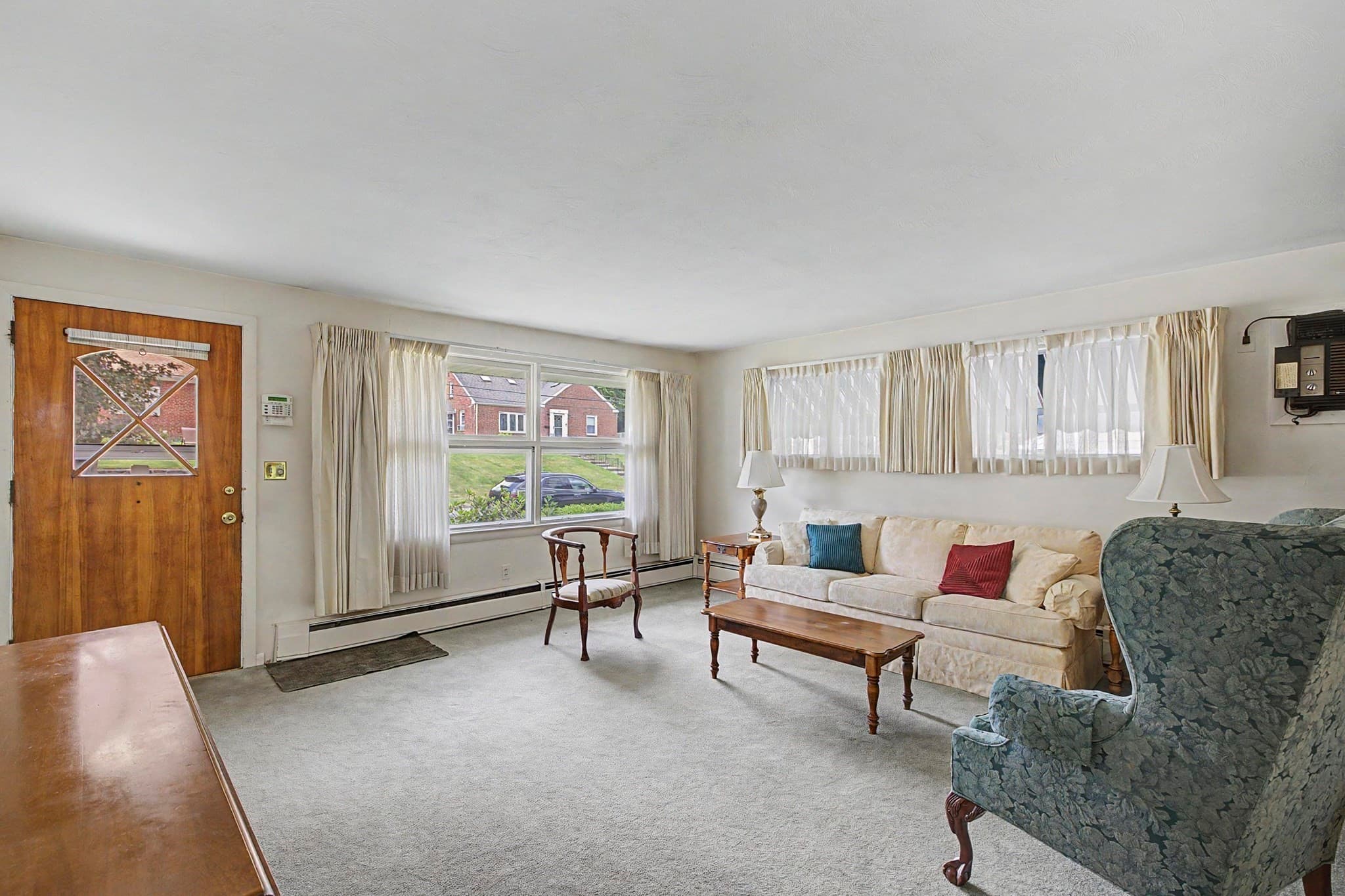 Single Family Residence at 54 Portland St, Holyoke MA 01040, Holyoke, photo 4 of 21
