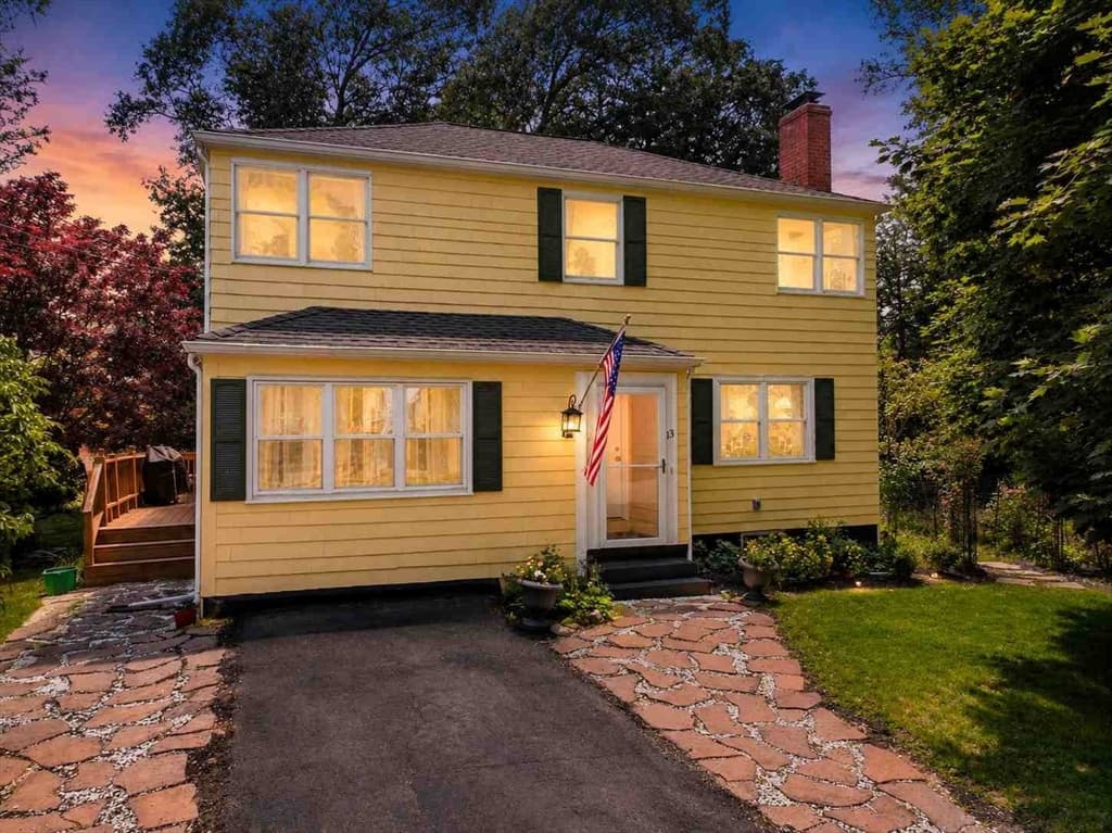 13 Stagg Dr, Natick MA 01760