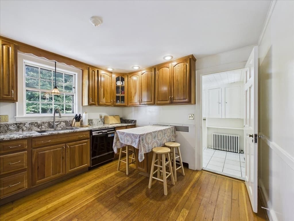 390 Marsh St, Belmont MA 02478 photo 12