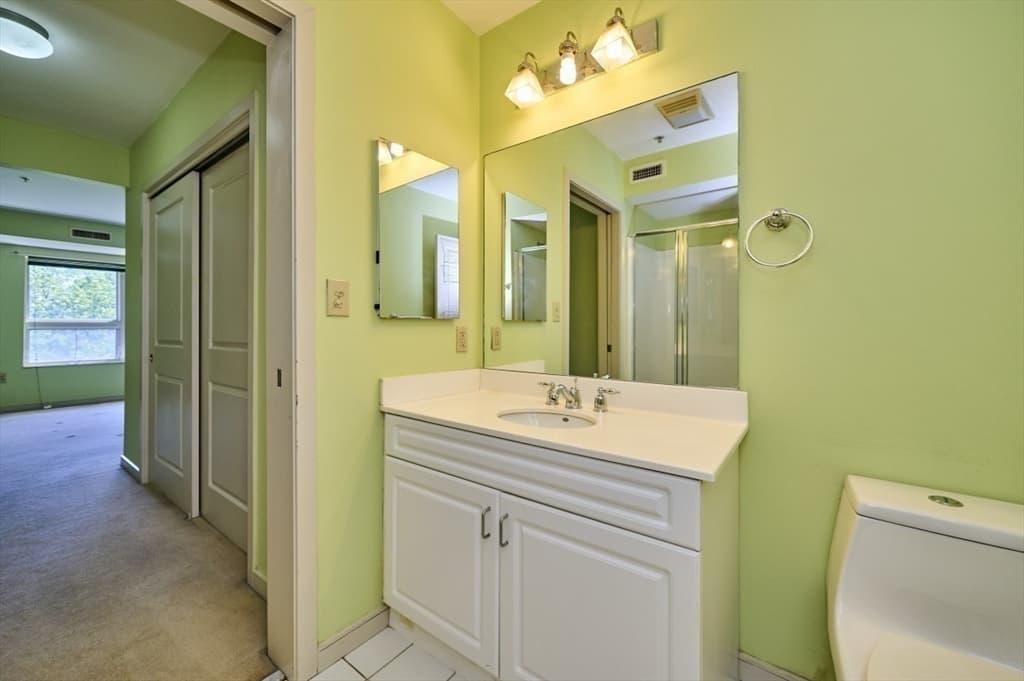 Condominium at 175 Cottage St # 504, Chelsea MA 02150, Chelsea, photo 23 of 31