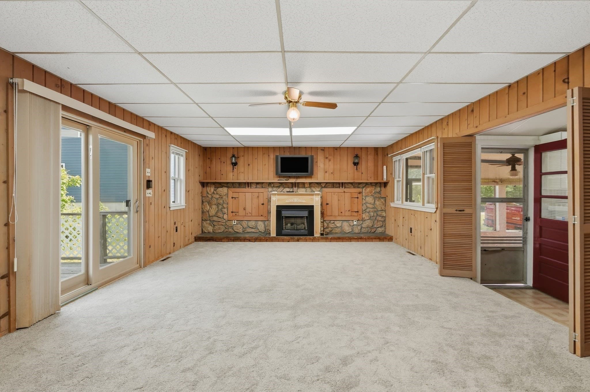 Single Family Residence at 272 Glen Charlie Rd, Wareham MA 02538, photo 10 of 39