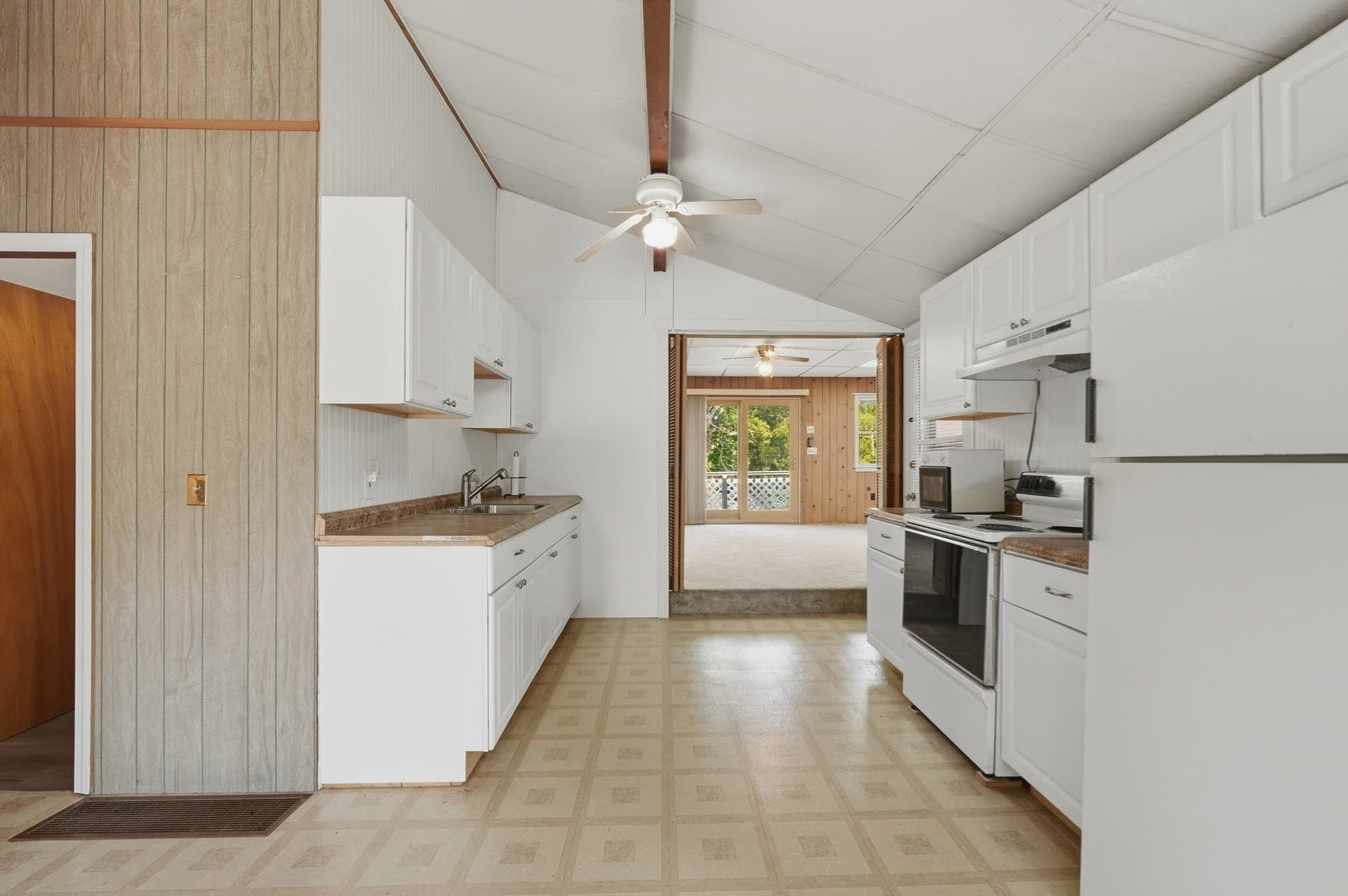 Single Family Residence at 272 Glen Charlie Rd, Wareham MA 02538, photo 15 of 39