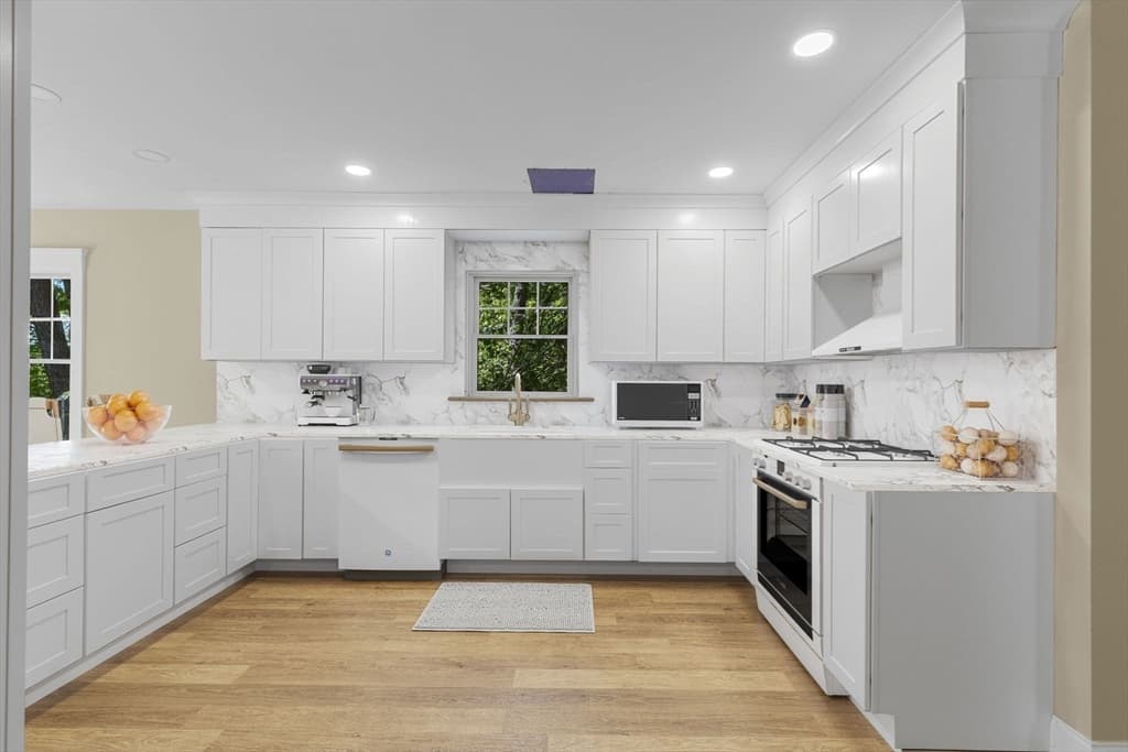 Single Family Residence at 41 Little John Rd, Falmouth MA 02536, photo 17 of 34