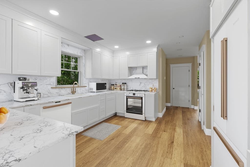 Single Family Residence at 41 Little John Rd, Falmouth MA 02536, photo 15 of 34