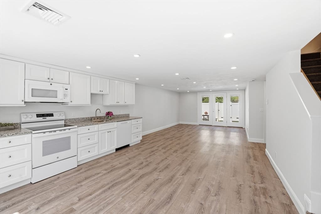 66 Pine Valley Dr # 27A, Falmouth MA 02540
