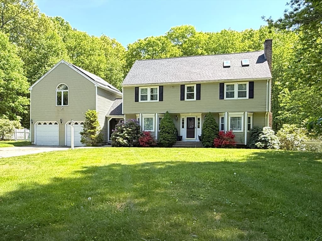 23 Bellstone Dr, Bellingham MA 02019