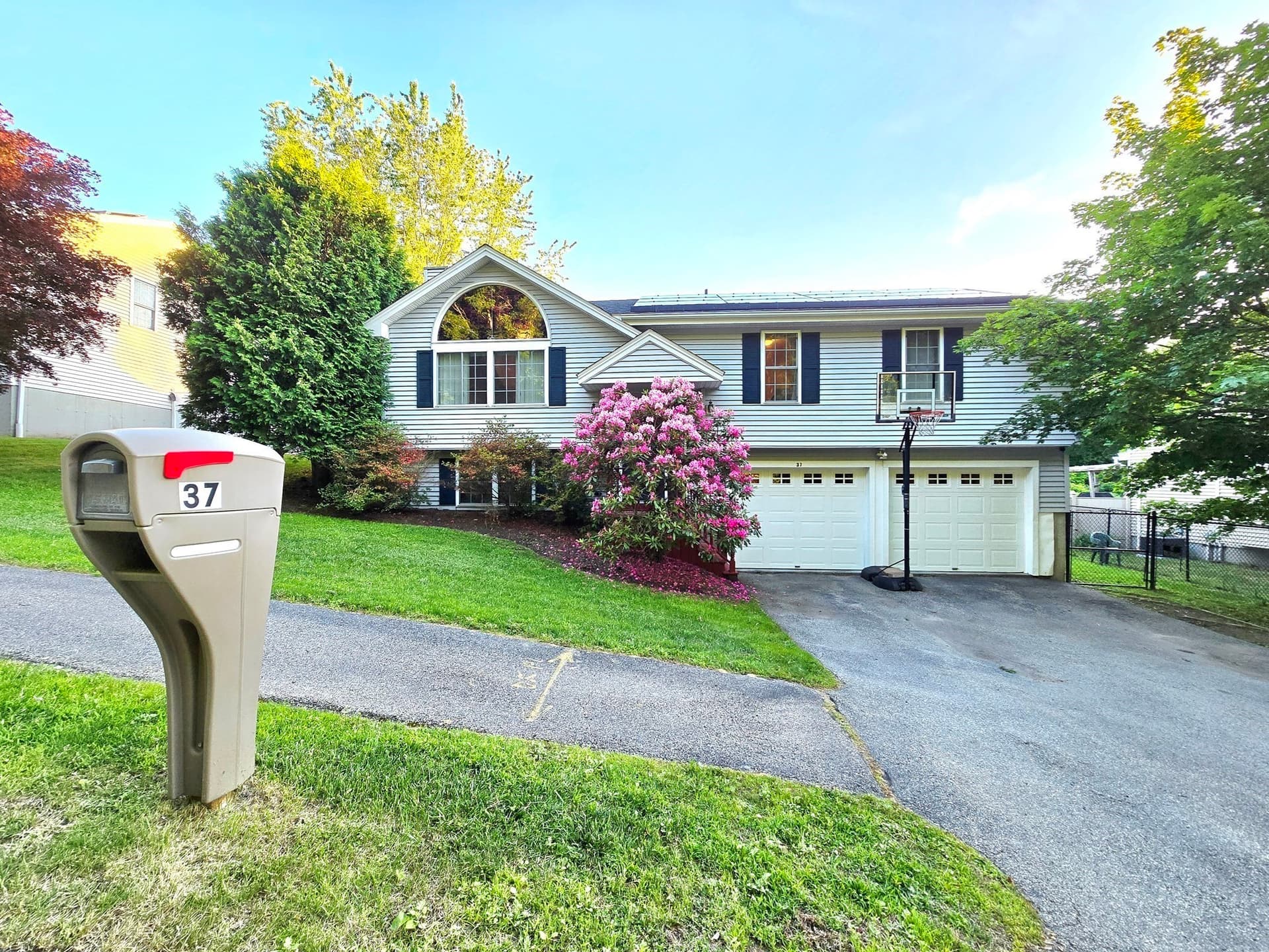 37 Moreland Green Dr, Worcester MA 01609