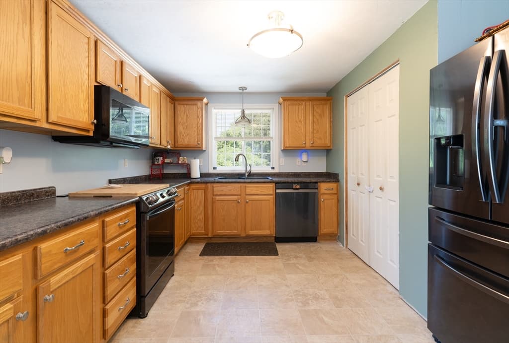 Single Family Residence at 632 Southbridge Road, Warren MA 01083, Warren, photo 6 of 25