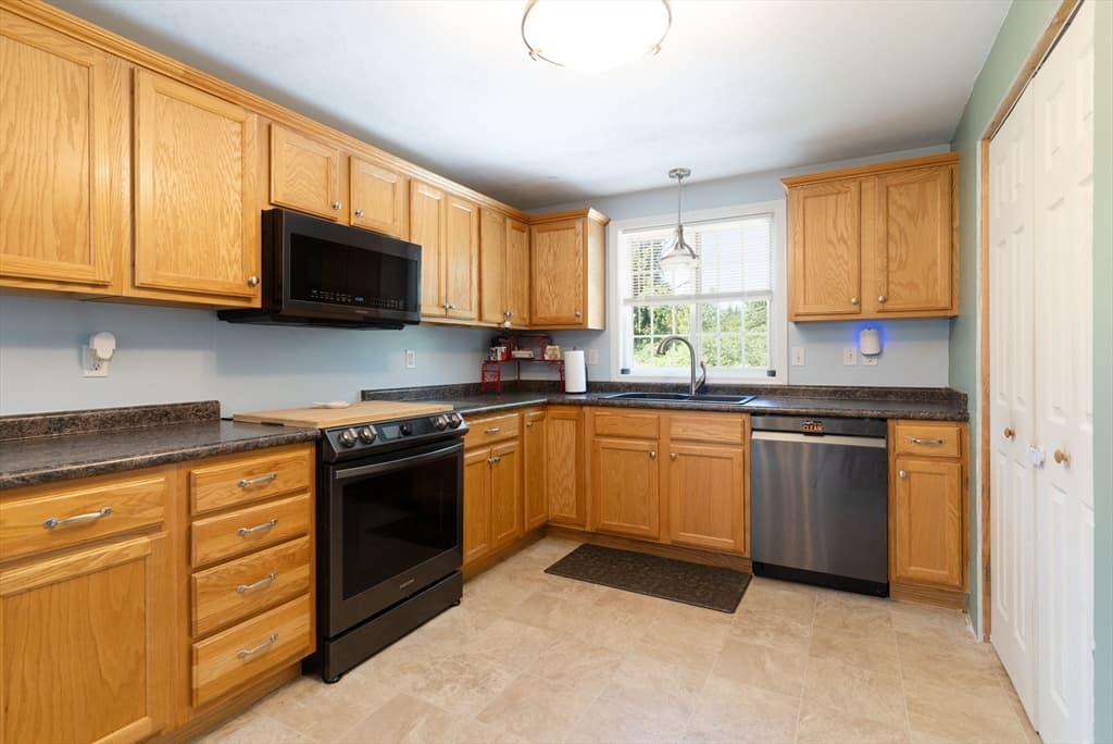 Single Family Residence at 632 Southbridge Road, Warren MA 01083, Warren, photo 4 of 25