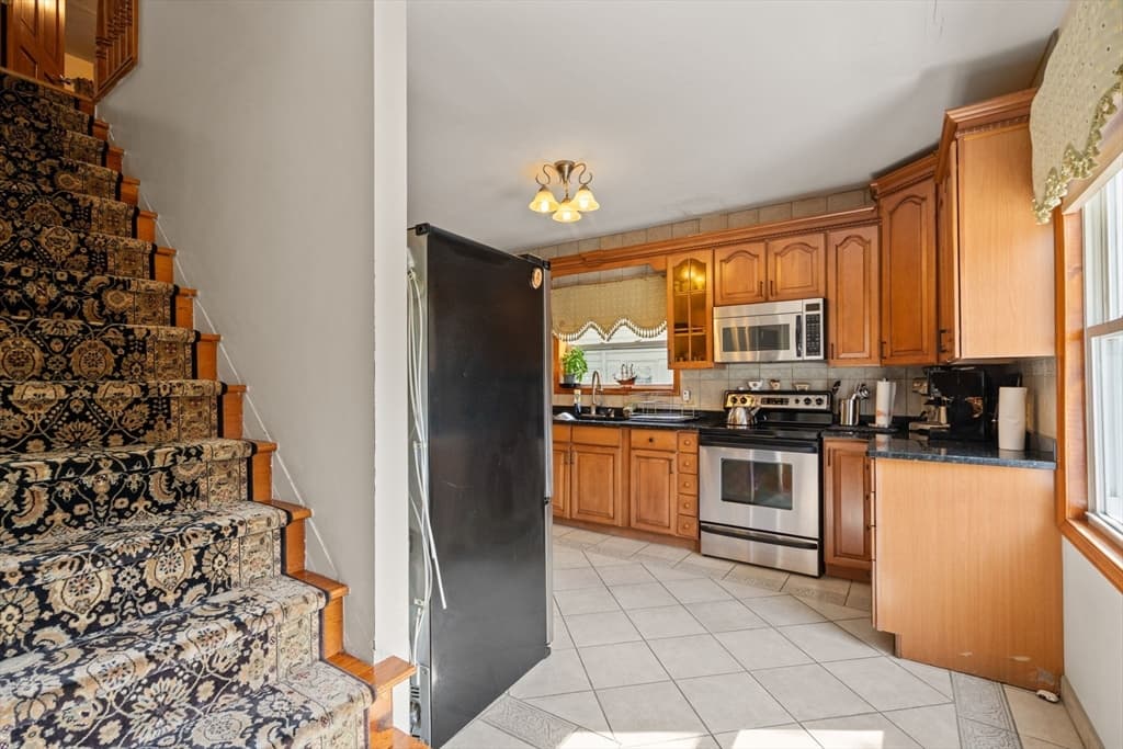 20 Berkmans St, Worcester MA 01602 photo 3