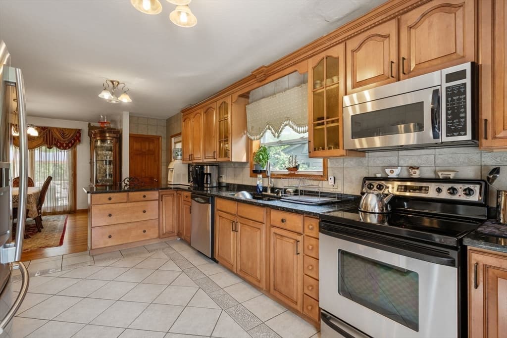 20 Berkmans St, Worcester MA 01602 photo 4